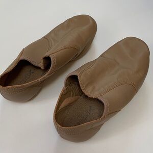 Gently used Capezio dance shoes size 9 1/2